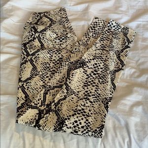 Balance athletica leggings python